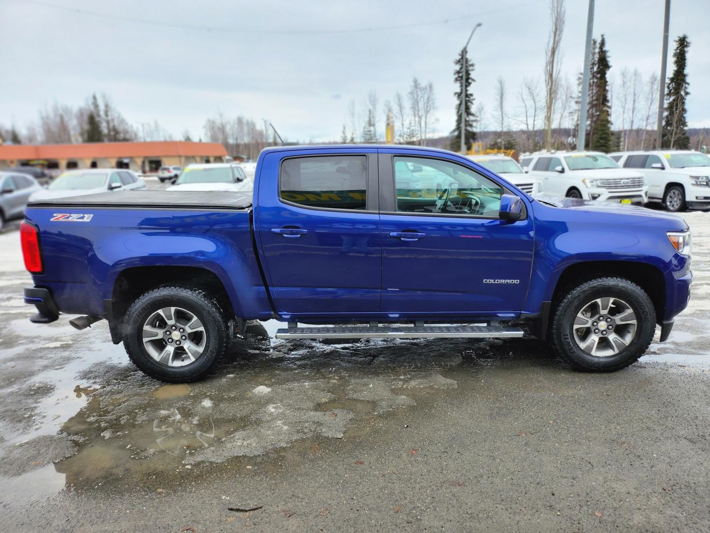 2015 Blue /BLACK Chevrolet Colorado Z71 Crew Cab 4WD Long Box (1GCGTCE34F1) with an 3.6L V6 DOHC 24V GAS engine, 6-Speed Automatic transmission, located at 1960 Industrial Drive, Wasilla, 99654, (907) 274-2277, 61.573475, -149.400146 - Photo#5